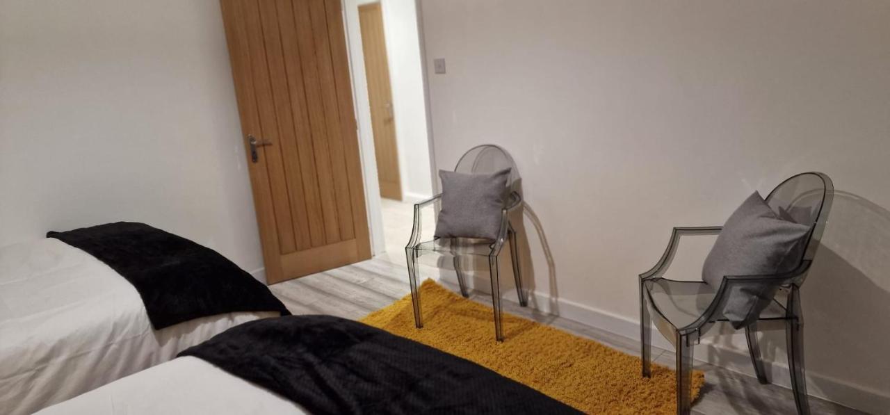 Shm Stays Leicester. Newly Renovated!! 15 Min Drive From City Centre, University. 9 Min Drive To Leicester City Stadium, 5 Min Drive To M1 & M69. 2 Min Walk To Bus Stop. Exteriör bild