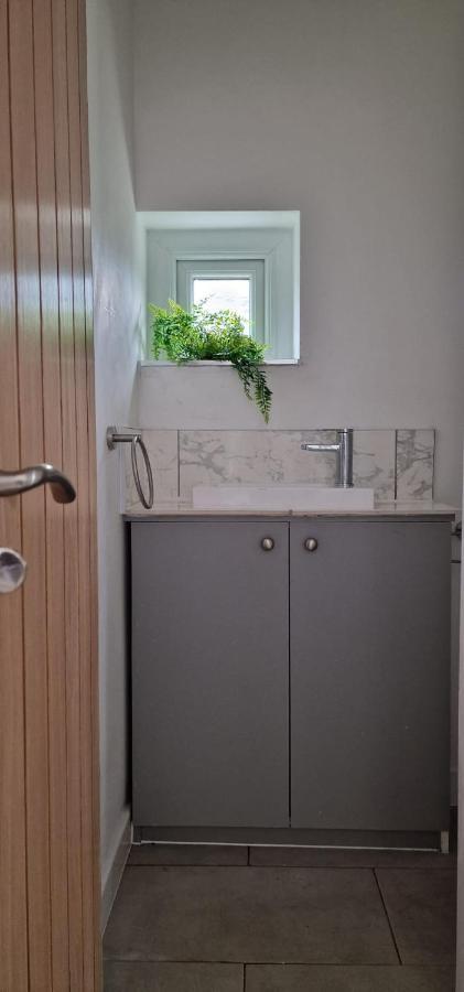 Shm Stays Leicester. Newly Renovated!! 15 Min Drive From City Centre, University. 9 Min Drive To Leicester City Stadium, 5 Min Drive To M1 & M69. 2 Min Walk To Bus Stop. Exteriör bild