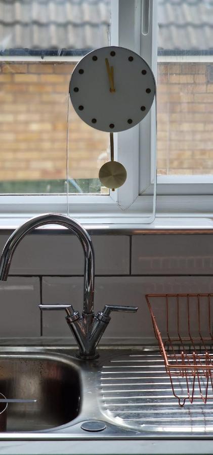 Shm Stays Leicester. Newly Renovated!! 15 Min Drive From City Centre, University. 9 Min Drive To Leicester City Stadium, 5 Min Drive To M1 & M69. 2 Min Walk To Bus Stop. Exteriör bild