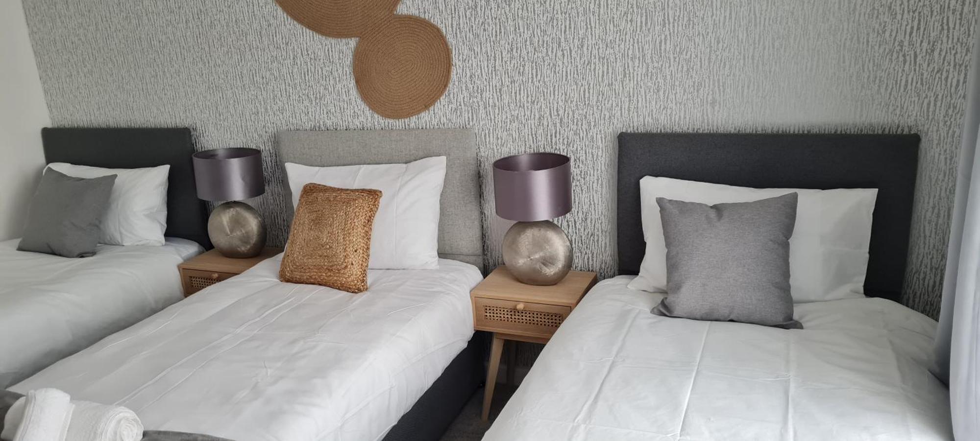 Shm Stays Leicester. Newly Renovated!! 15 Min Drive From City Centre, University. 9 Min Drive To Leicester City Stadium, 5 Min Drive To M1 & M69. 2 Min Walk To Bus Stop. Exteriör bild