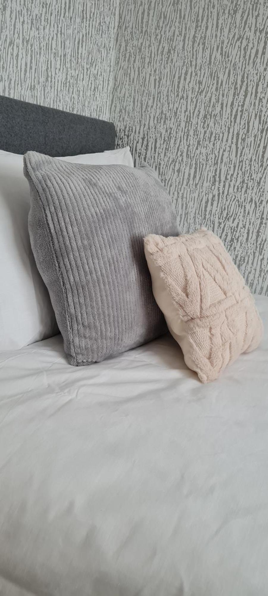 Shm Stays Leicester. Newly Renovated!! 15 Min Drive From City Centre, University. 9 Min Drive To Leicester City Stadium, 5 Min Drive To M1 & M69. 2 Min Walk To Bus Stop. Exteriör bild