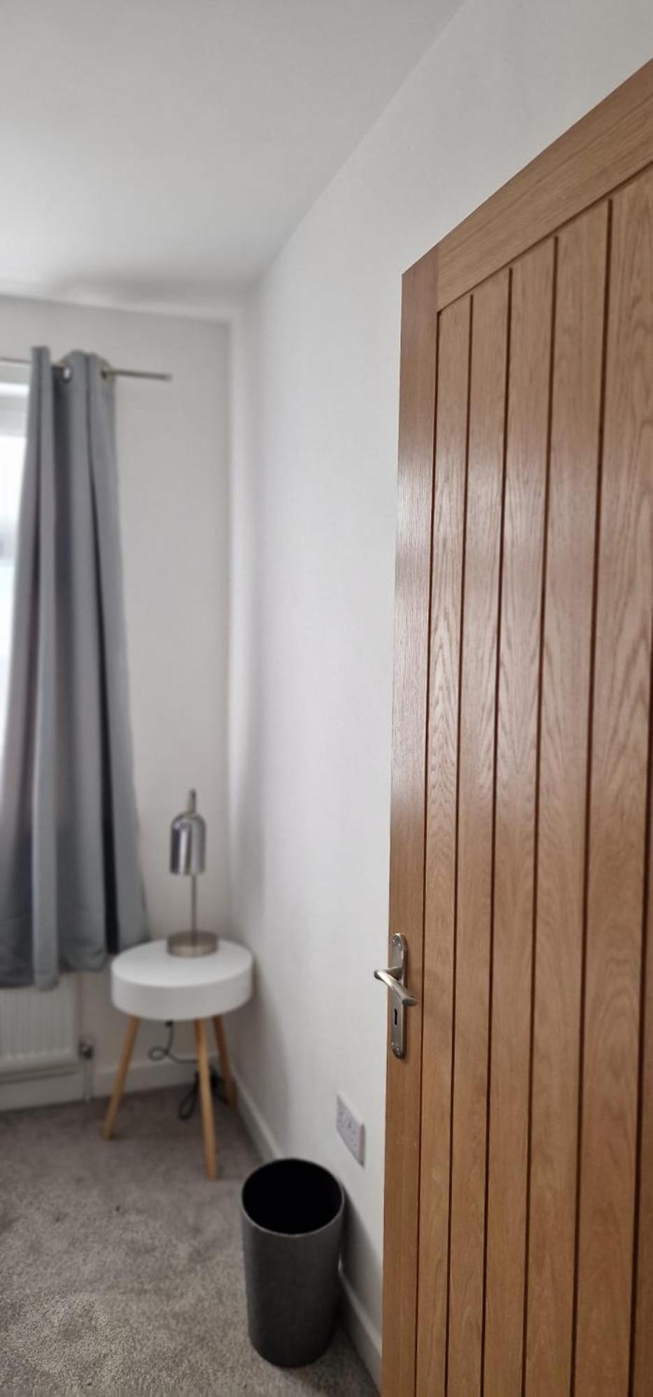Shm Stays Leicester. Newly Renovated!! 15 Min Drive From City Centre, University. 9 Min Drive To Leicester City Stadium, 5 Min Drive To M1 & M69. 2 Min Walk To Bus Stop. Exteriör bild