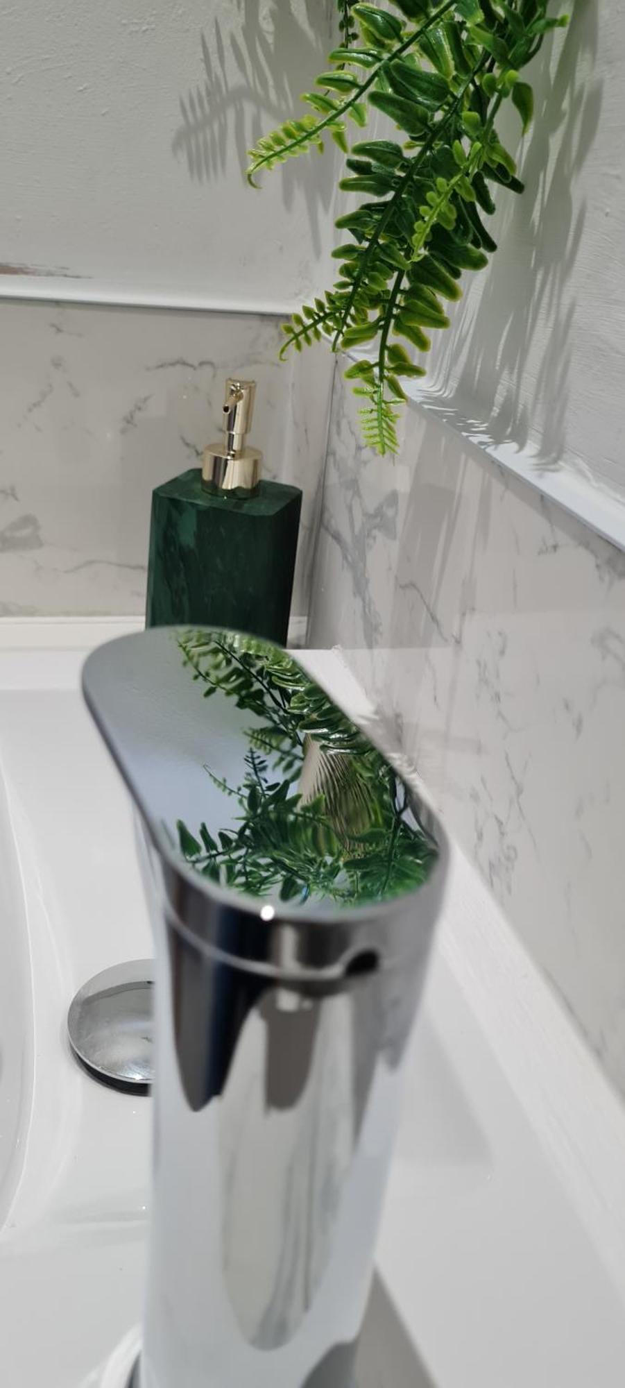 Shm Stays Leicester. Newly Renovated!! 15 Min Drive From City Centre, University. 9 Min Drive To Leicester City Stadium, 5 Min Drive To M1 & M69. 2 Min Walk To Bus Stop. Rum bild